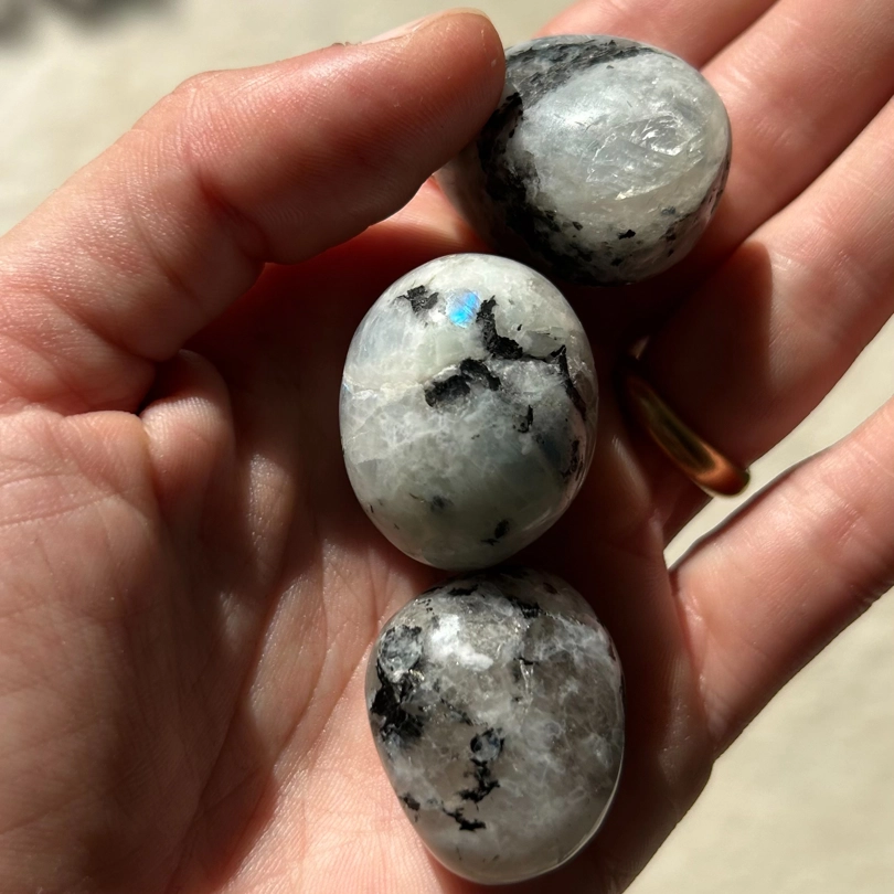 pietra burattata -  Labradorite con Tormalina